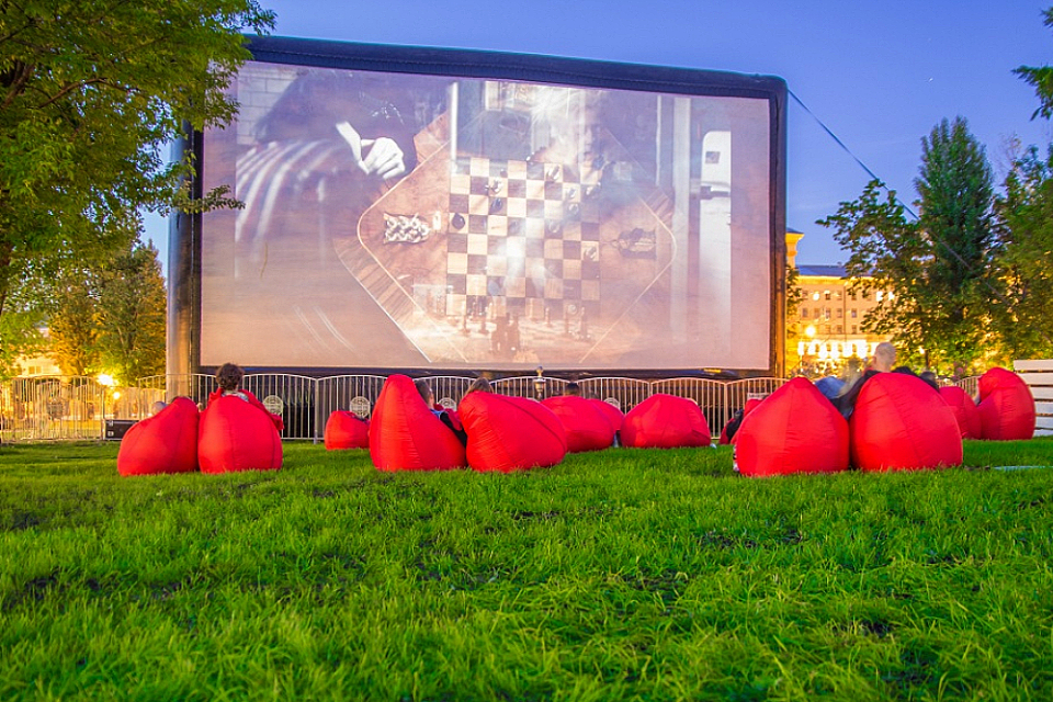 Летний кинотеатр в Саду «Эрмитаж»