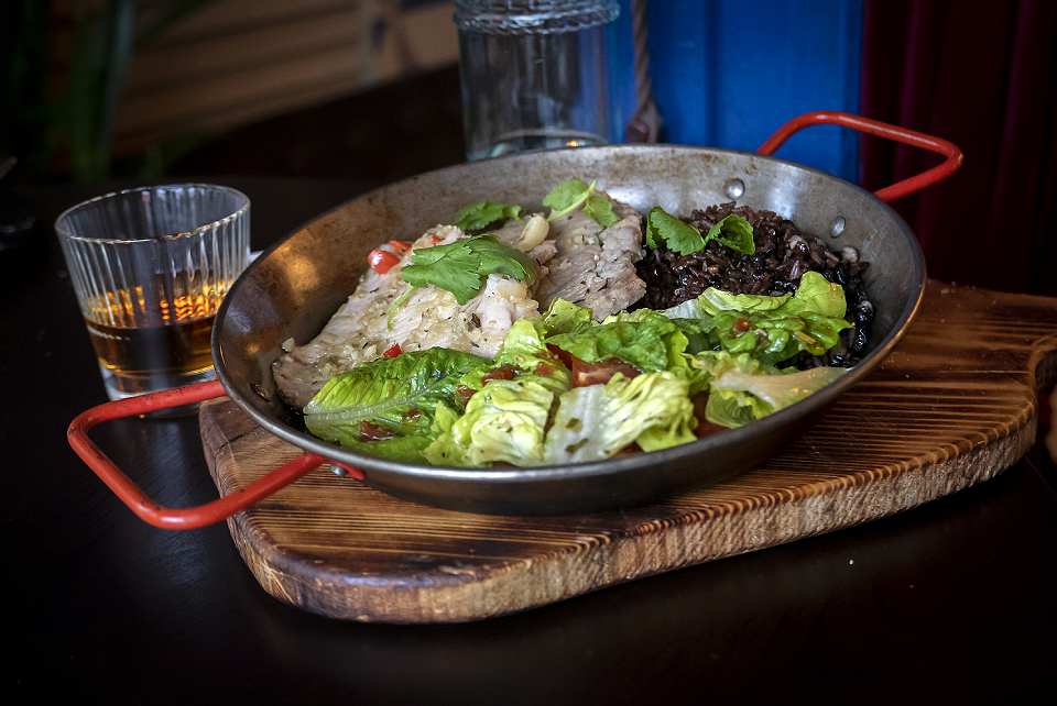 Aruba Seafood Bar: Гавана! Все ночи, полные огня