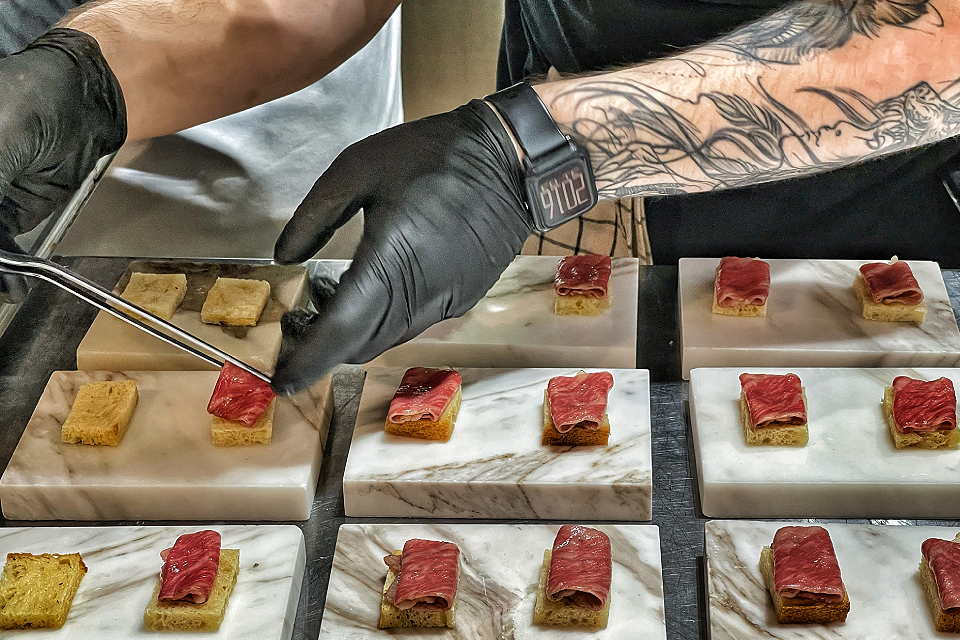 Оленина на бивне мамонта, море любви и бетонный собутыльник