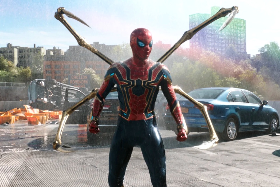 Самые кассовые в мире фильмы 2021-го: от супергеройской ленты с Джоли до китайской военной драмы