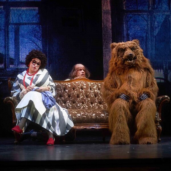 Спектакль «Темные аллеи» Центра театра и кино Никиты Михалкова