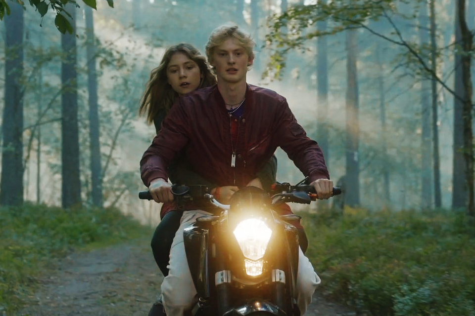 Фильм «Василиса и хранители времени» (2024): российское фэнтези, где переплетаются волшебство и блогерство