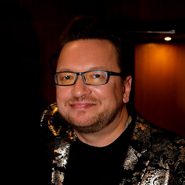 Моноспектакль Владимира Глазунова «Асадов. Слепой поэт, который видел сердцем» в Кремле