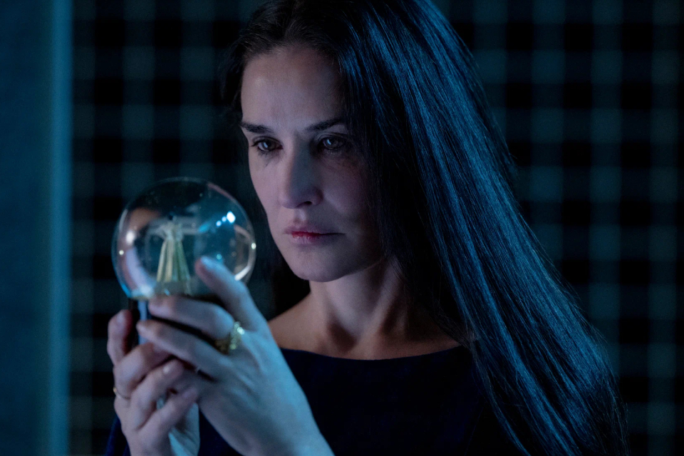 Рецензия на фильм «Субстанция» (2024), ставший сенсацией Каннского кинофестиваля: Деми Мур против дряхления