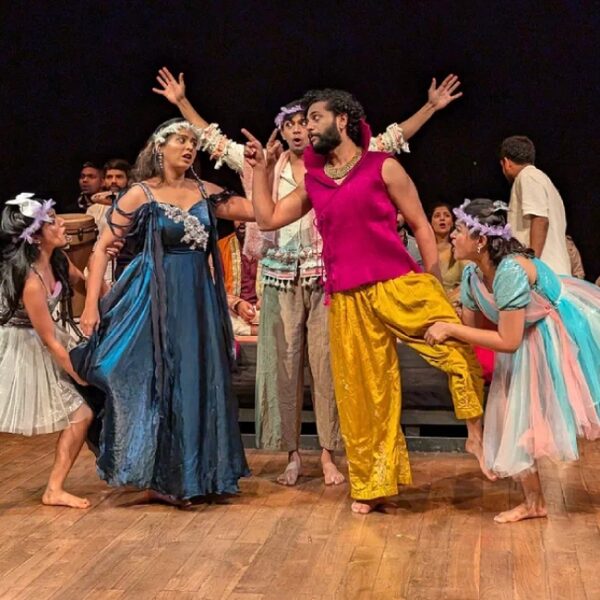 Спектакль «Сон среднего класса о летней ночи» Компании Мандали Толкиз