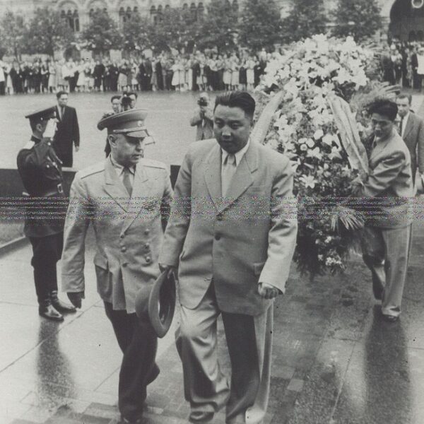 Выставка «Плечом к плечу» в Музее Победы