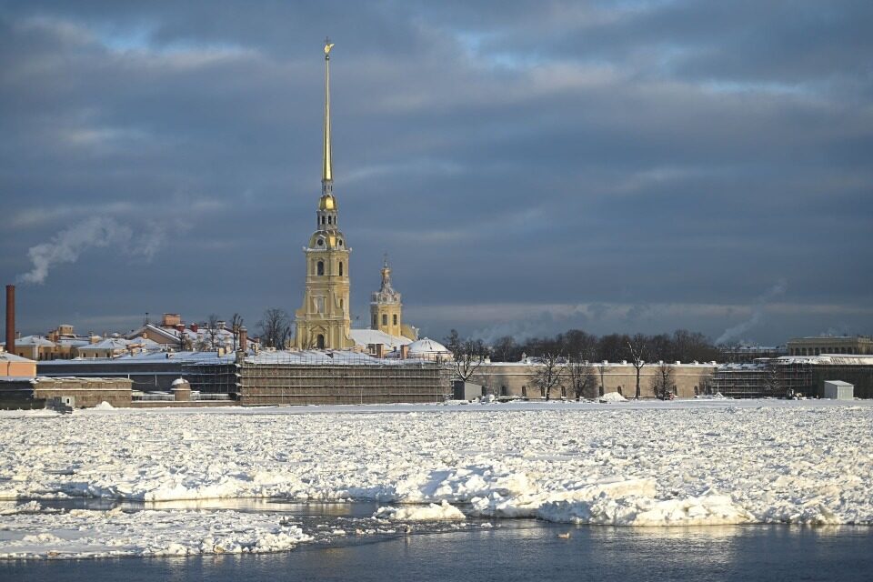 Салют в День снятия блокады Ленинграда в Санкт-Петербурге 27 января 2025: прямая онлайн-трансляция