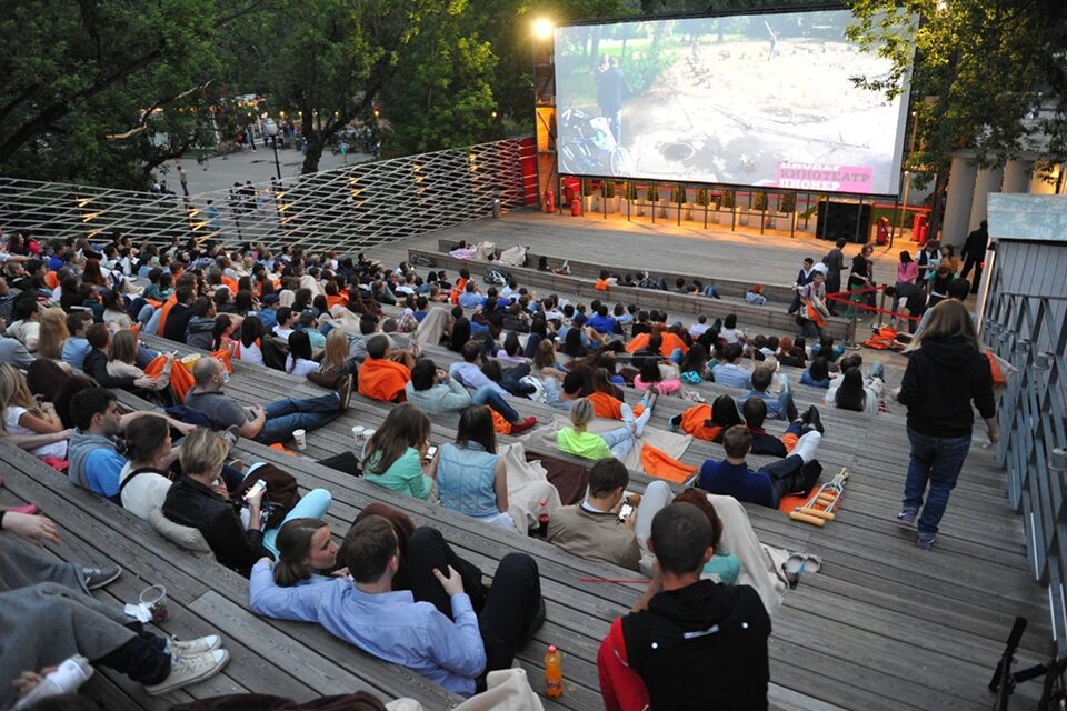 Кинотеатры под открытым небом в Санкт-Петербурге