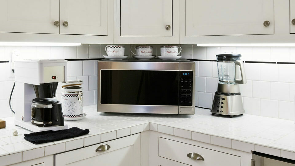 Как почистить микроволновку в домашних условиях