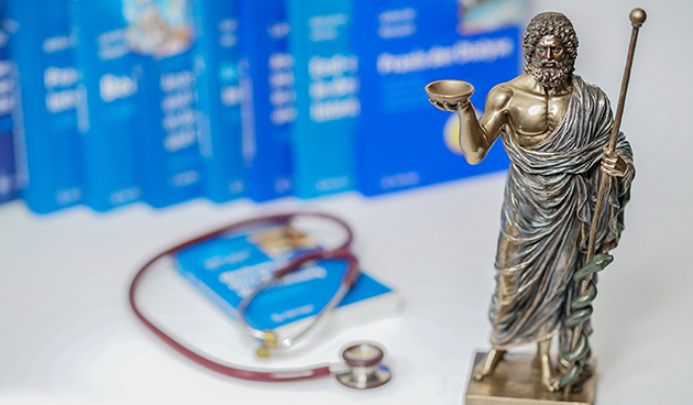 Подарочный набор с миниатюрной книгой Гиппократа