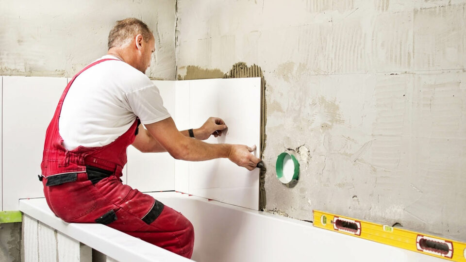 Ремонт в ванной комнате. Фото: Gorvik / Shutterstock / Fotodom