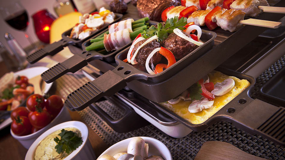 11 лучших раклетниц в 2025 году