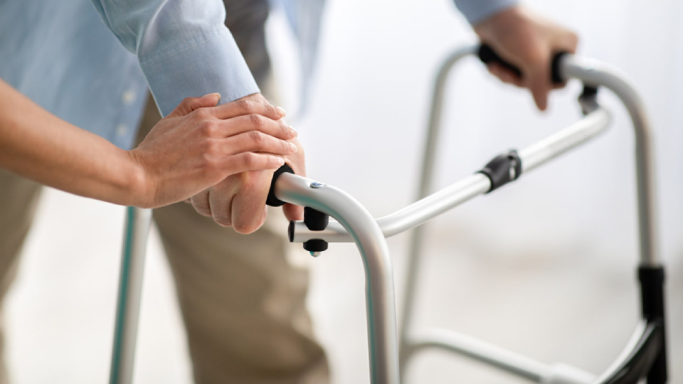 12 лучших ходунков для пожилых людей и инвалидов в 2025 году