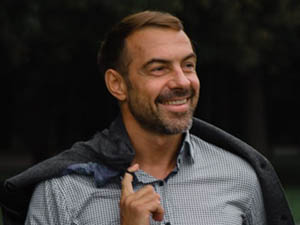 Илья Комарцов