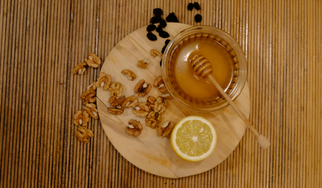Лимон с грецким орехом