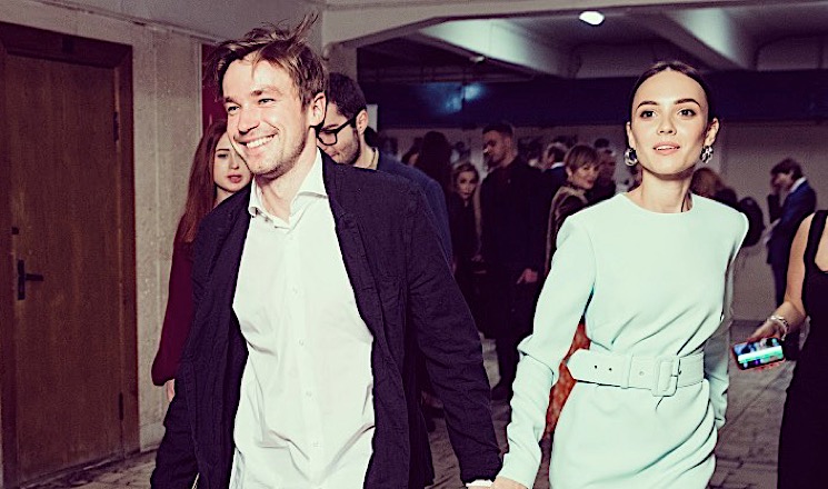 Александр Петров признался, что с возлюбленной у него что не день, то праздник