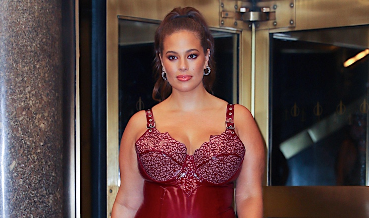 Известная модель плюс-сайз Эшли Грэм снялась в откровенной фотосессии сразу после родов и шокировала поклонников