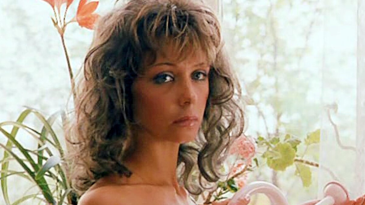 Фотосурет үстелдің астына тарап кетті Порно саусақтар письки