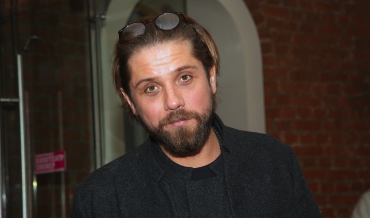 Смерть близких и неравный брак: что случилось с актером Романом Маякиным