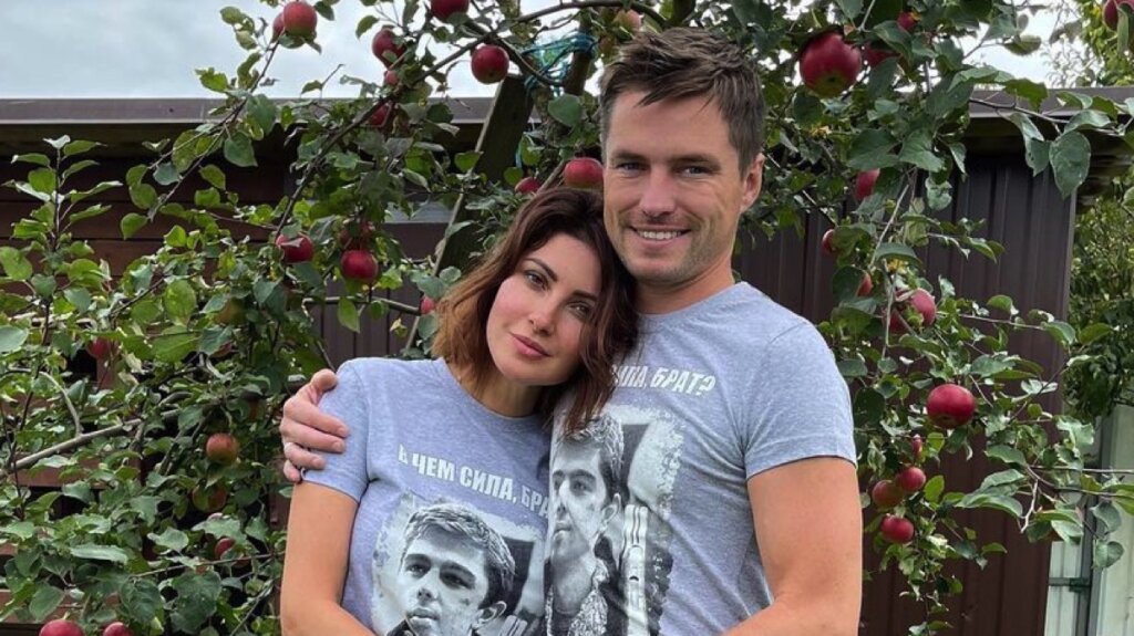 Нуждающаяся Анастасия Макеева ради денег показала мужа в душе