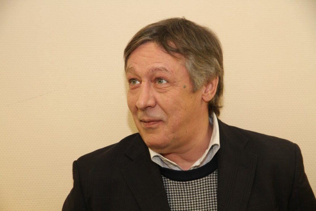 Новости шоу-бизнеса: болезнь звезды «Полицейского с Рублевки», зависимость актрисы Немоляевой, свадьба Бонни Райт и бегство Татьяны Лазаревой