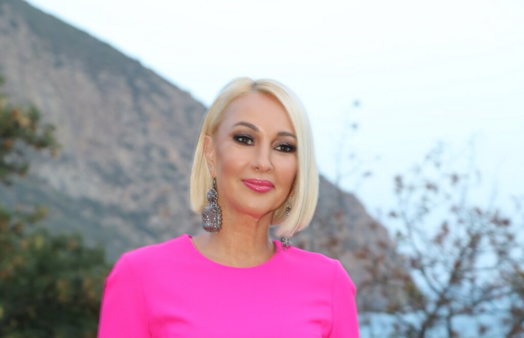 Новости шоу-бизнеса: горе в семье Бурковского, ответ хейтерам от Поплавской и семейные откровения от Кудрявцевой и Синицыной