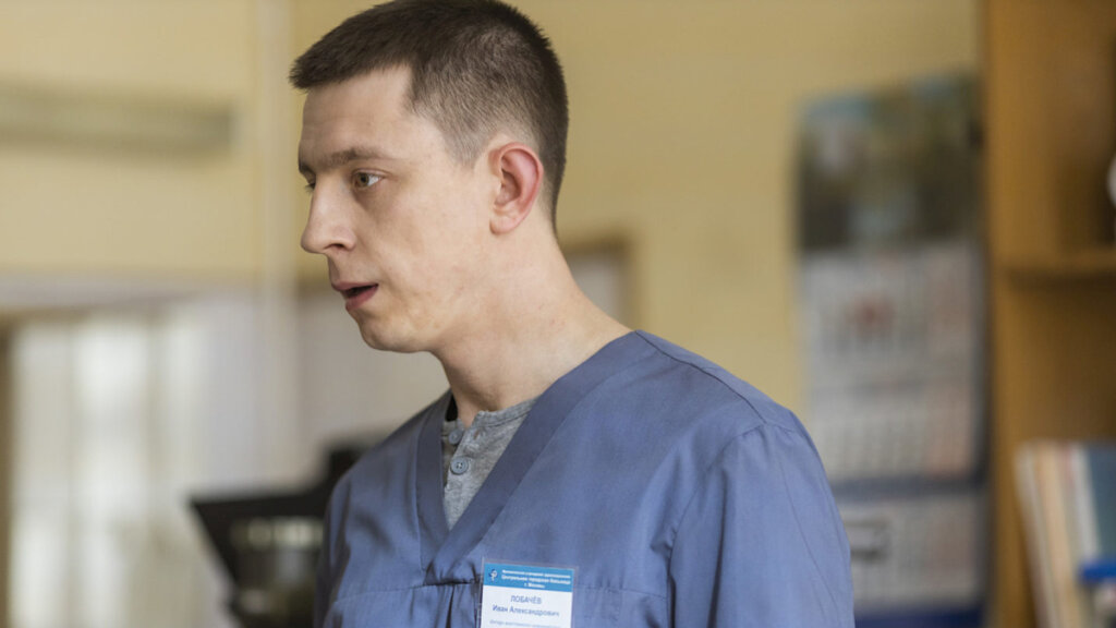 Денис Прытков из сериала «Капельник»: «Ампулы разбивались, и я резал себе пальцы. Хороший опыт!»