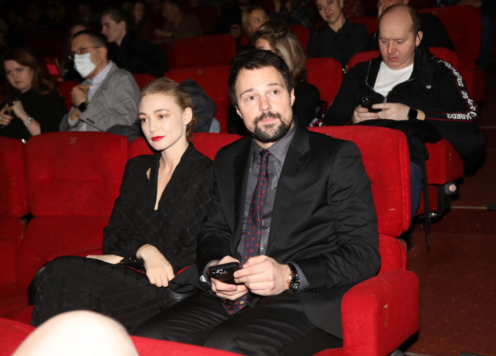 Данила Козловский и Оксана Акиньшина уехали из России