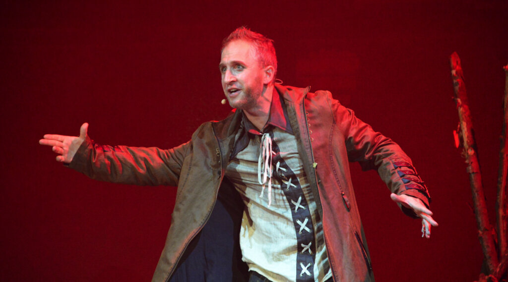 Оскар Кучера унизил Настю Ивлееву