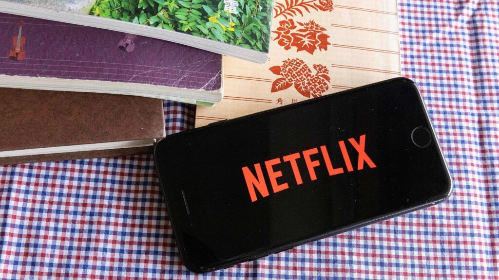 Microsoft планирует купить Netflix