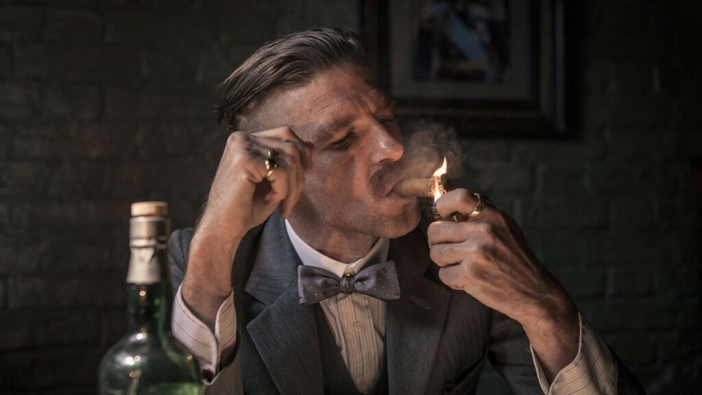 «Острые козырьки» могут остаться без Артура Шелби из-за обвинений в адрес Пола Андерсона