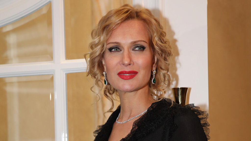 Вышла замуж за миллионера, которого приняла за водителя, родила сыновей: счастливый случай Олеси Судзиловской