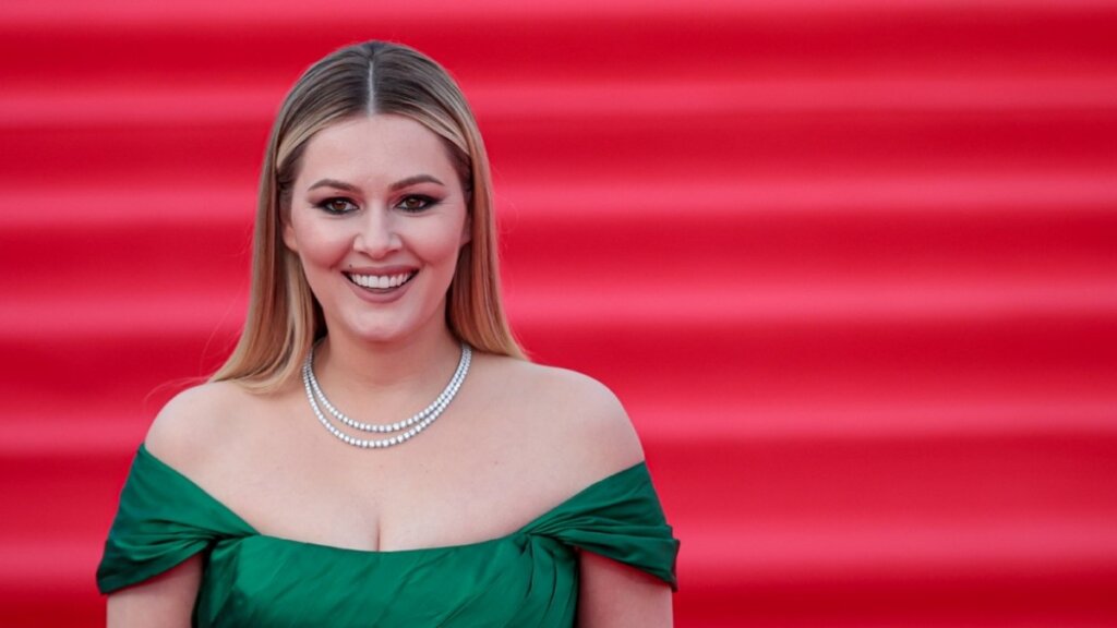 Мария Кожевникова с сыном-богатырем выписалась из роддома