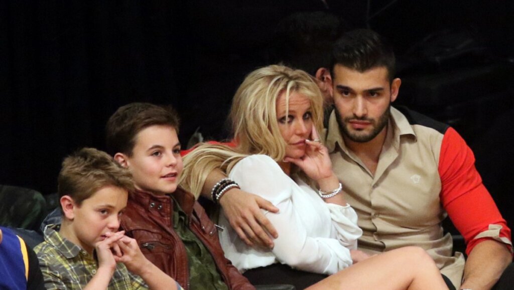 После развода Бритни Спирс закрутила роман с уборщиком с криминальным прошлым