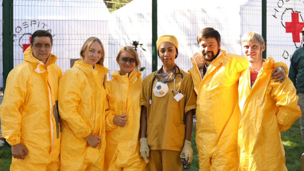 На канале «Россия» выходит сериал «Лихорадка» — шпионская драма об опасном вирусе в Африке