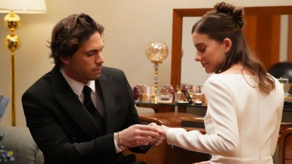 Кайя и Суна из сериала «Зимородок» встречаются в реальной жизни — главный слух дня