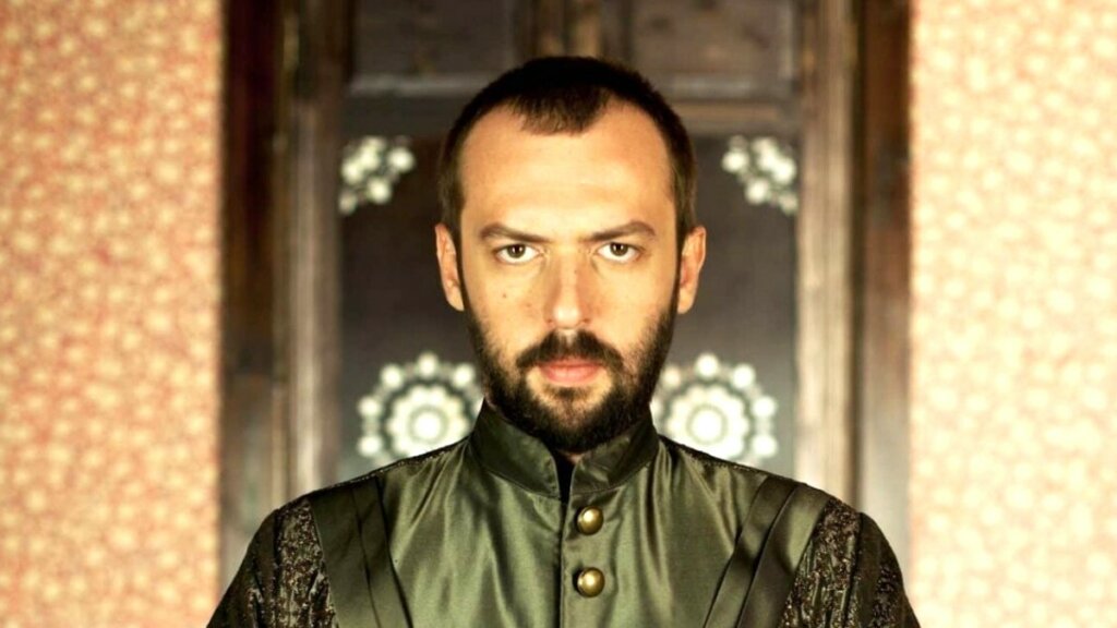 Куда исчез Ибрагим-паша из «Великолепного века»: жизнь актера-затворника Окана Ялабыка