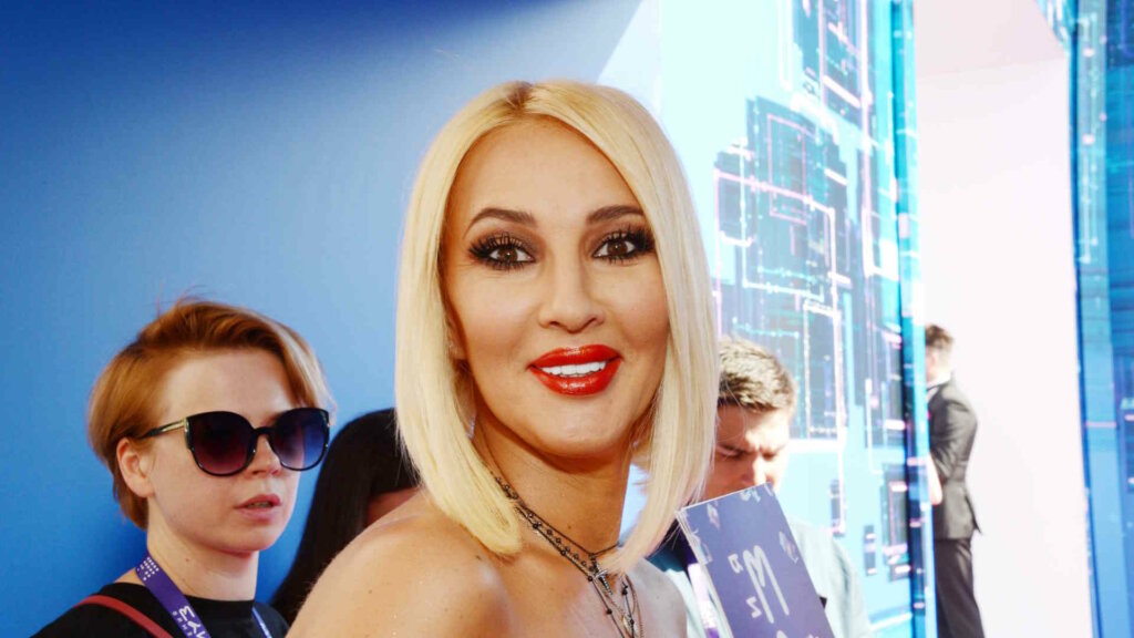 Лера Кудрявцева уехала из России: телеведущую винят в получении европейского гражданства