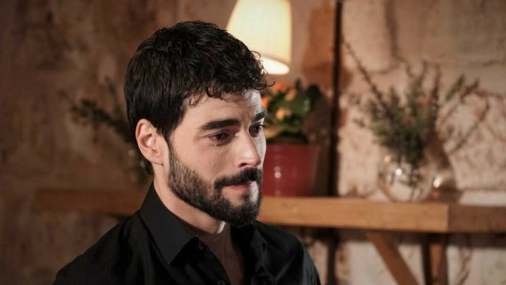 «Потерял все»: Акын Акынёзю трогательно простился с мамой