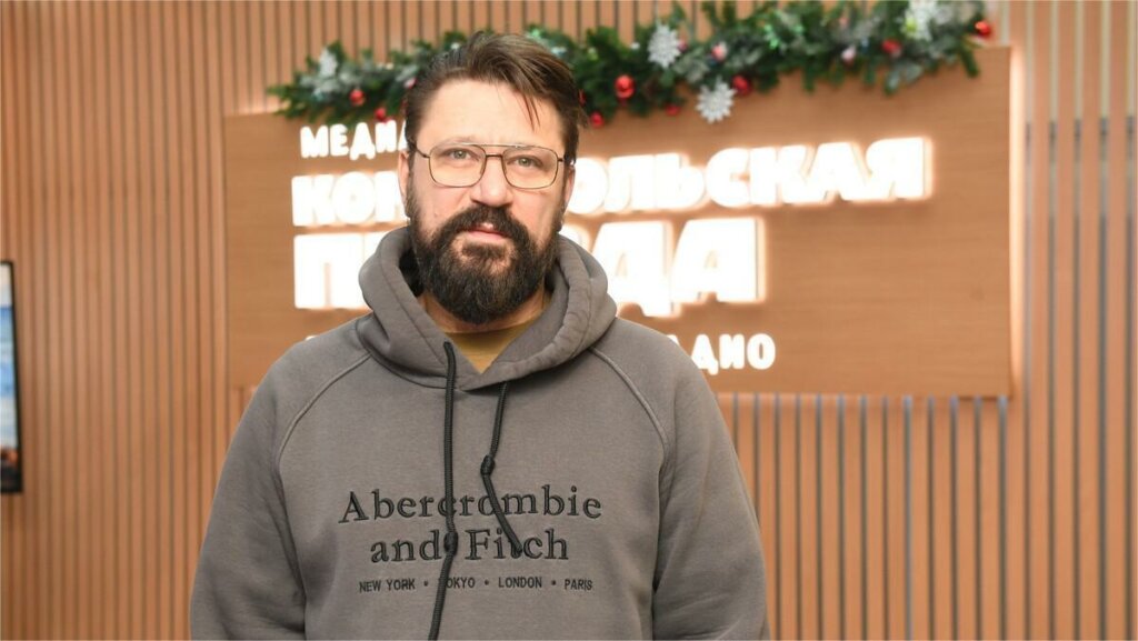 Звезда сериала «Счастливы вместе» называет внука своим сыном