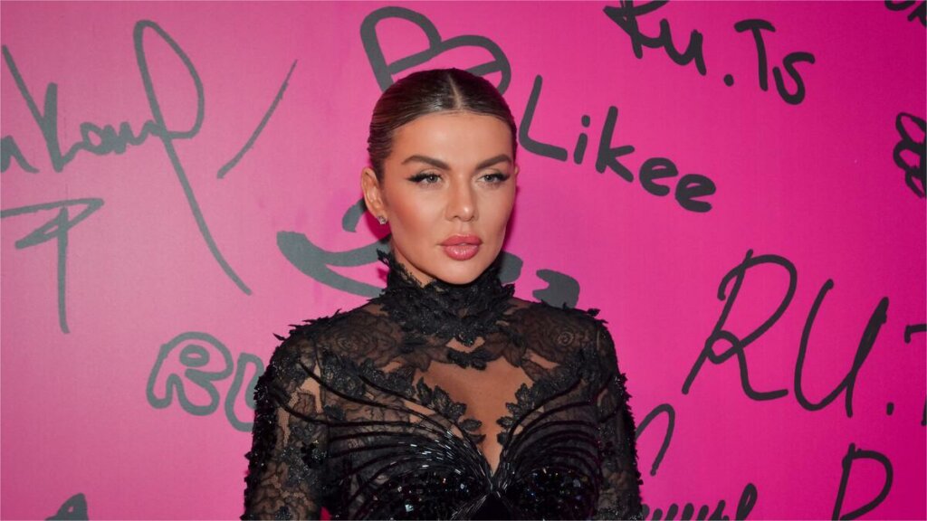 Анна Седокова клянется в вечной любви умершему Янису Тимме