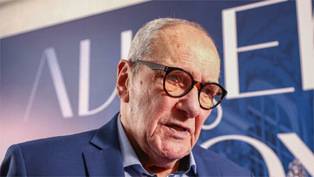 Внучка Эммануила Виторгана сменила работу в Израиле: варит кофе и стоит за кассой