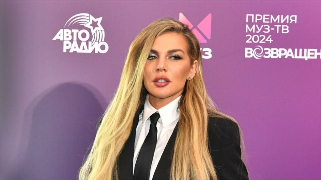 Седокова госпитализирована в состоянии аффекта после смерти бывшего мужа: «Еле дышит»