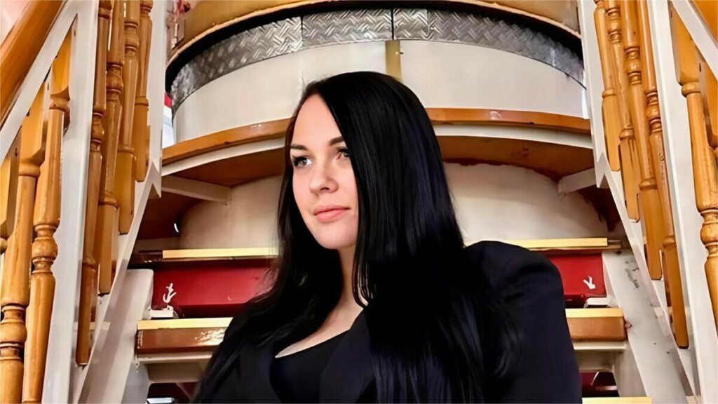 «Рожать больного не буду!»: Беременная седьмым ребенком скандальная внучка Олега Стриженова уехала от детей и мужа