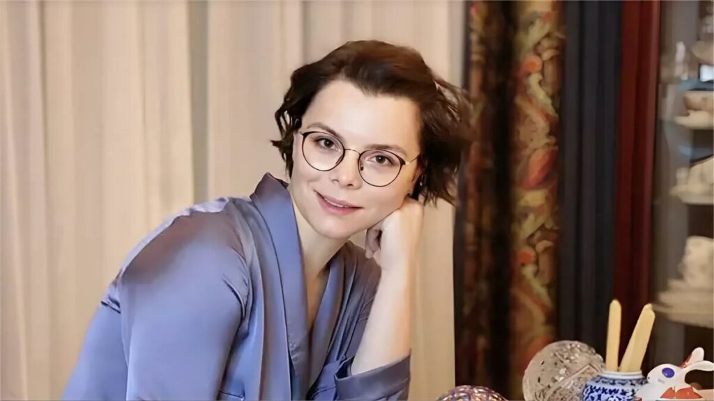 По молодой жене Евгения Петросяна нанесли удар: в скандал вмешался известный певец