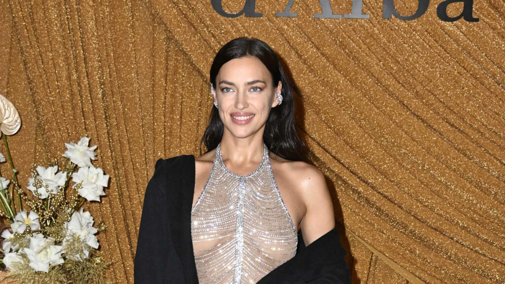 Российская модель Ирина Шейк шокировала публику на карнавале в Рио-де-Жанейро