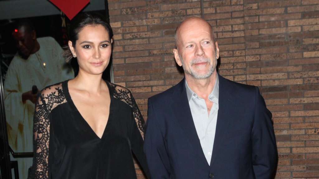 Общественность обрушилась с критикой на жену больного Брюса Уиллиса: вот что пишут