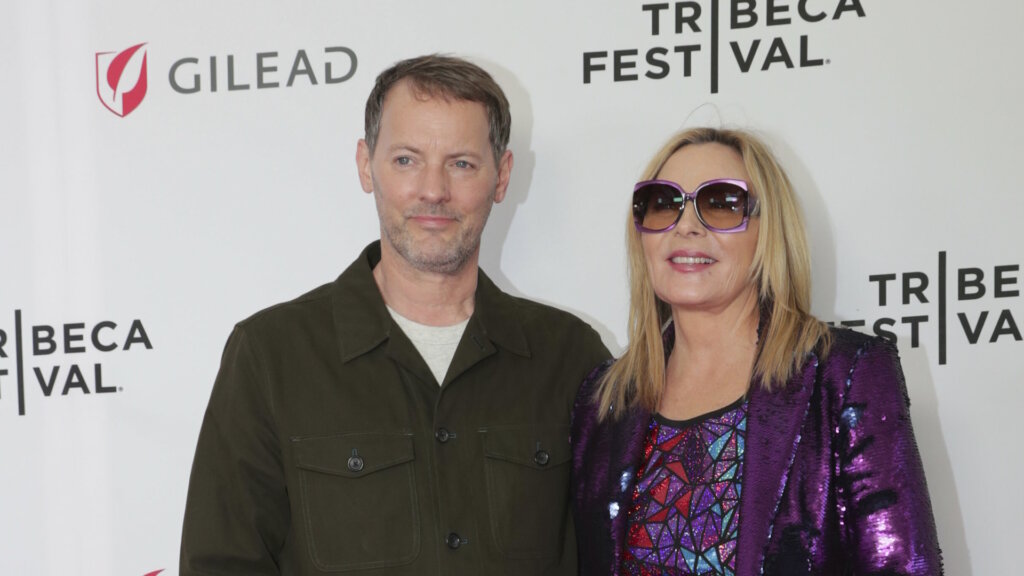 69-летняя звезда «Секса в большом городе» Ким Кэтролл тайно вышла замуж