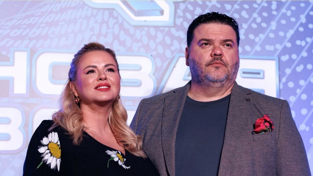 Располневшую Анну Семенович с большим животом засняли на отдыхе с женихом