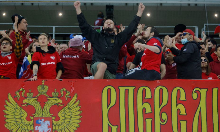 Болельщики нашей команды гнали Россию в атаку, но она не особенно туда спешила. Фото: Reuters